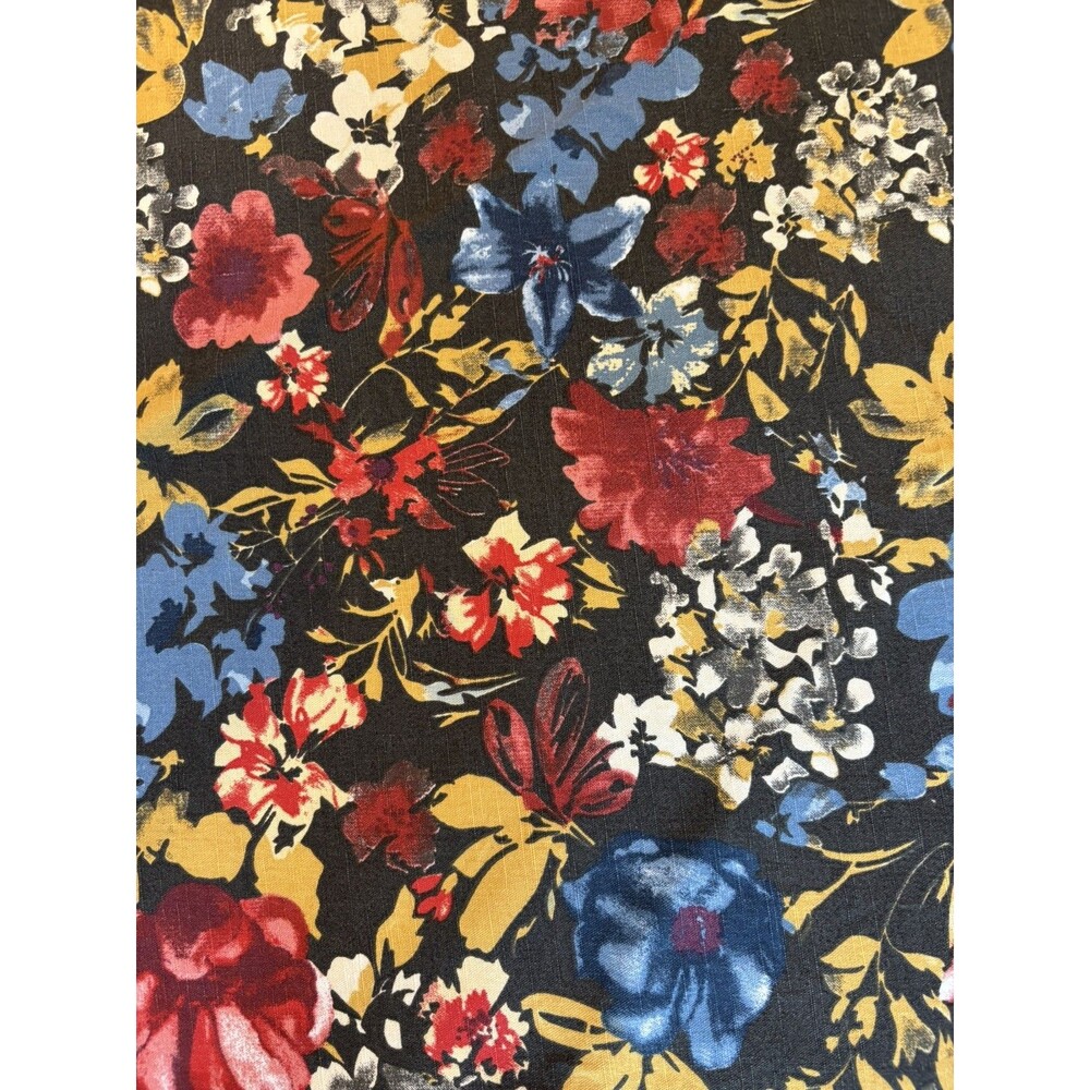 Beautiful Threshold Floral Tablecloth Country Cottage Garden 70” Round Excellent
